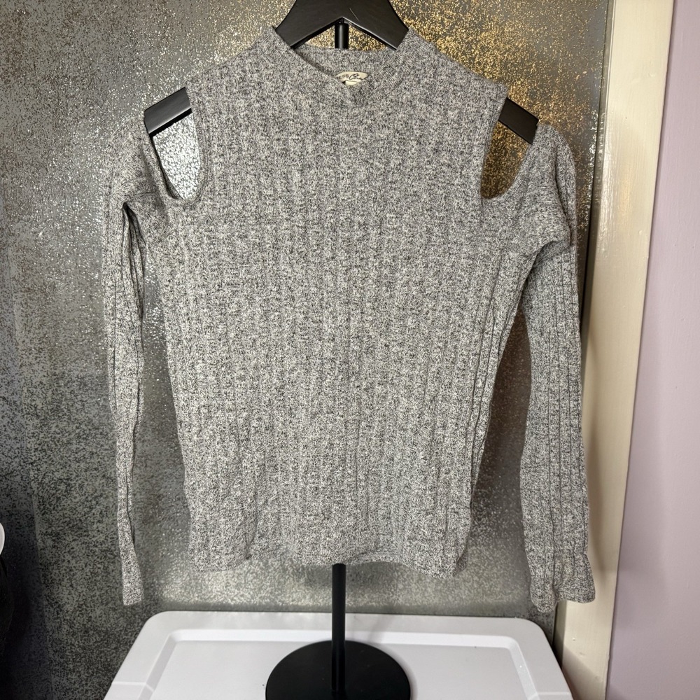 Express One Eleven Cut Out Shoulder Knit Top Gray Soft Womens PS